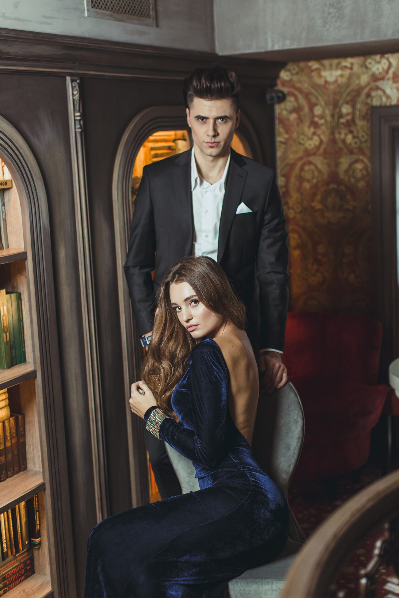 Luxessenza La Boutique Online N.1 in Italia per Profumi di Lusso Sexual Passionate Couple In Elegant Evening Dresses. Luxurious Interior. Fashion Shot.